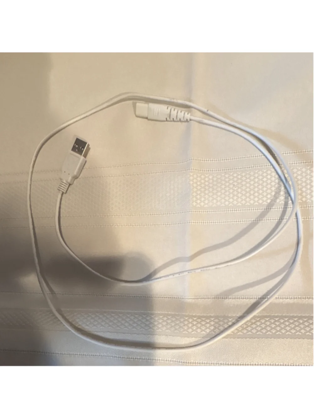White USB 2.0 to Dual 3.5mm Female Adapter Cable, Audio Splitter, 1:2 Connection